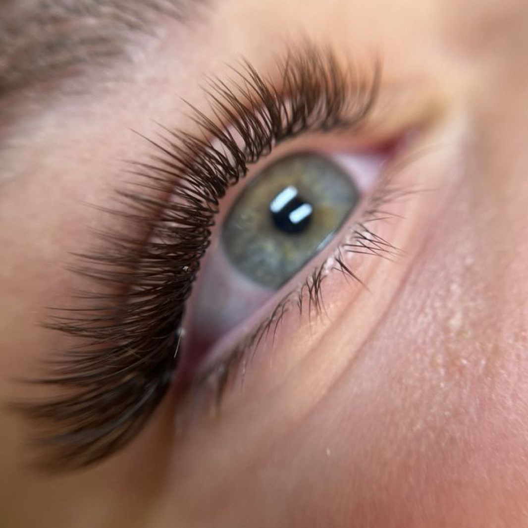 Наращивание ресниц 2,5д объем