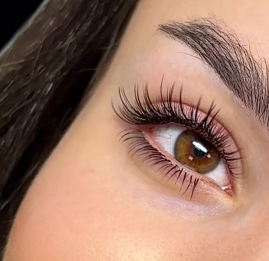 Наращивание нижних ресниц