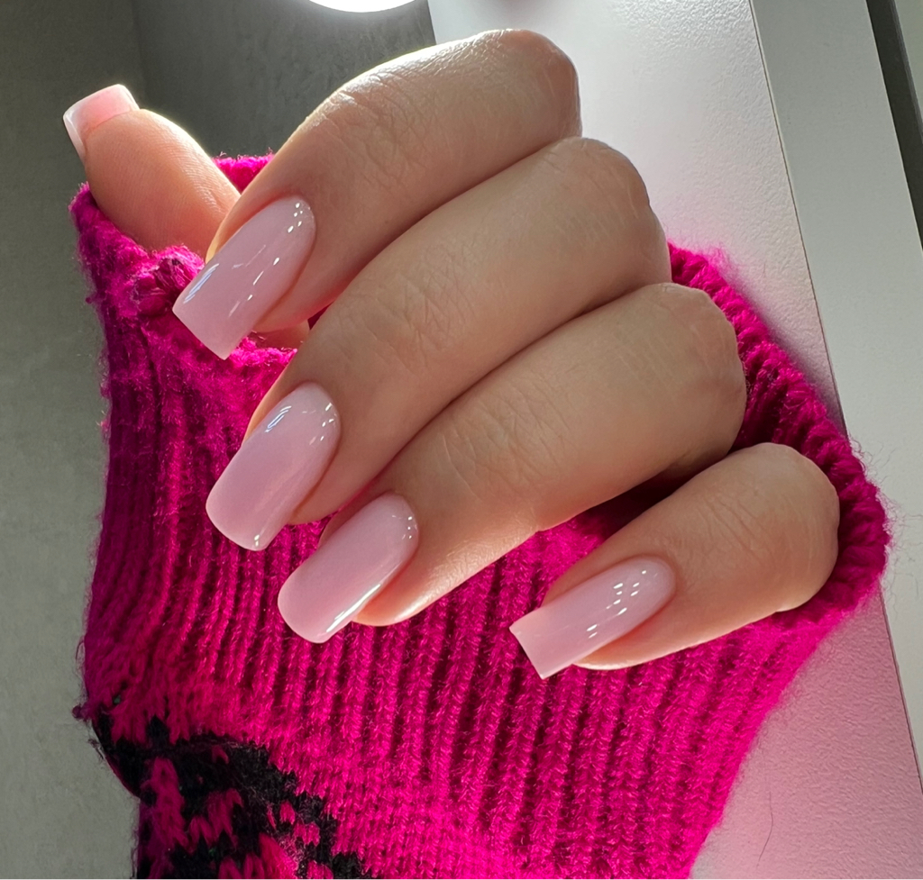 Маникюр с покрытием гель лак (Ремонт, поднятие клюющих, восстановление формы)