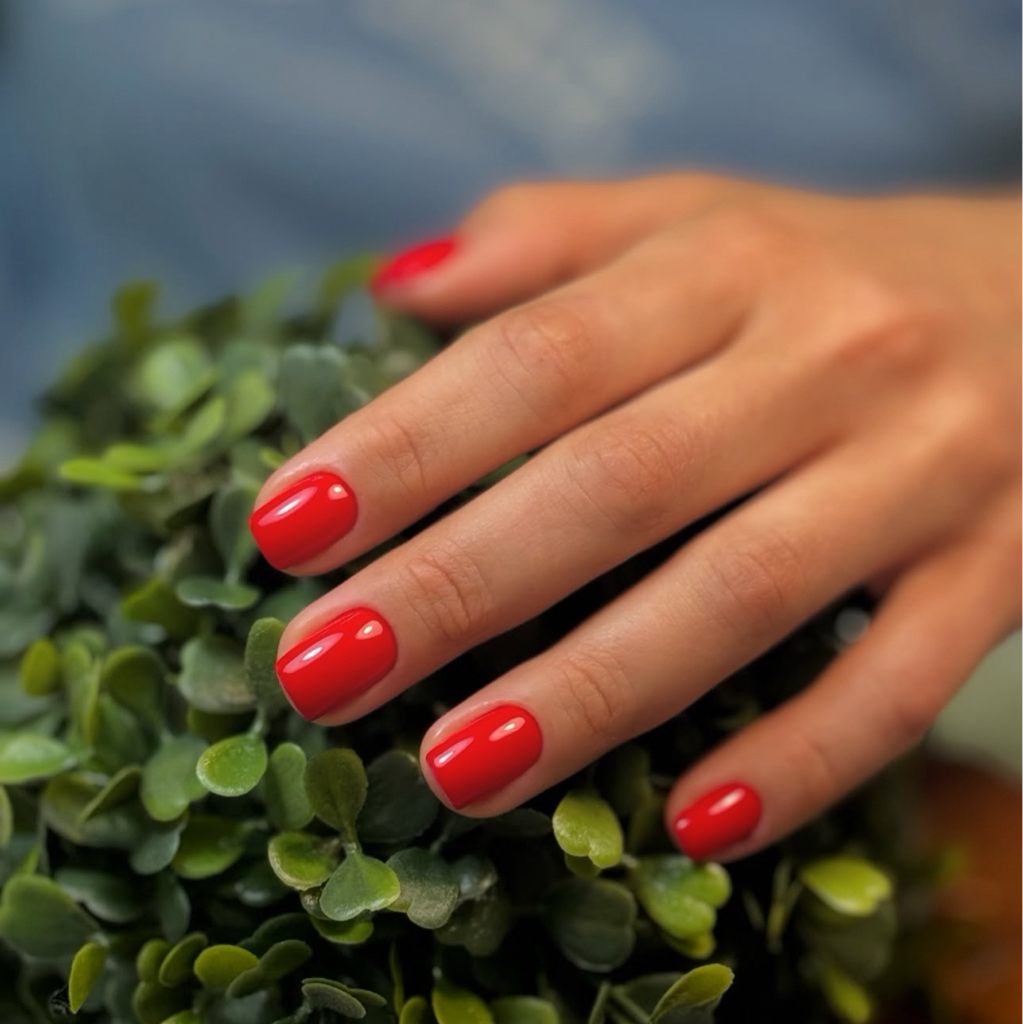 Маникюр с покрытием гель-лак