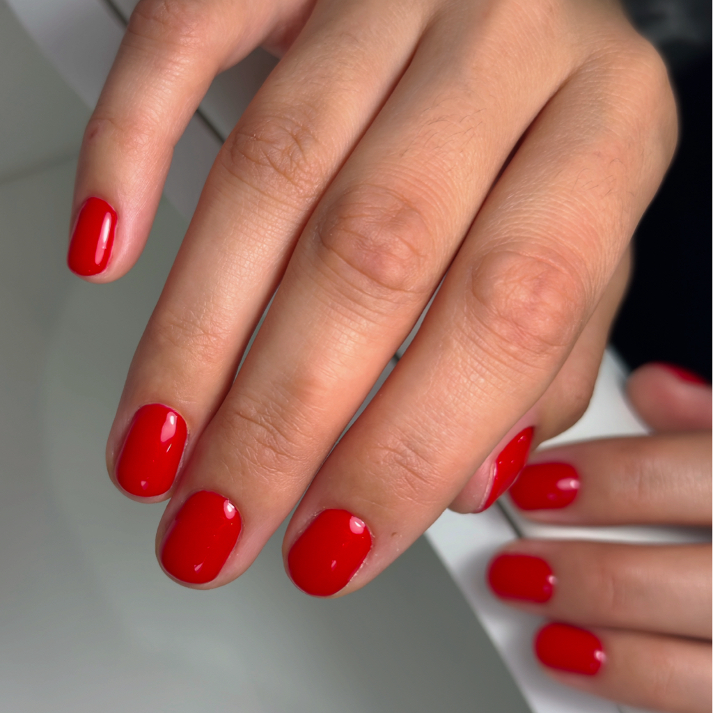 Маникюр с покрытием гель-лак