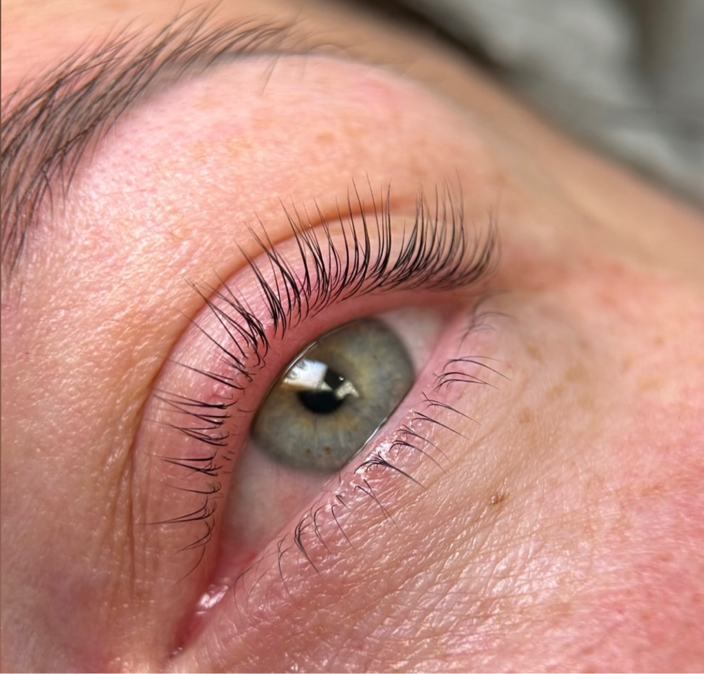 Ламинирование нижних ресниц