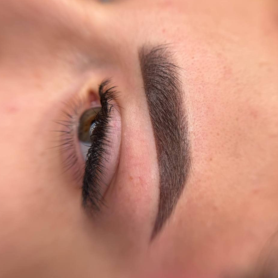 Перманентный макияж бровей