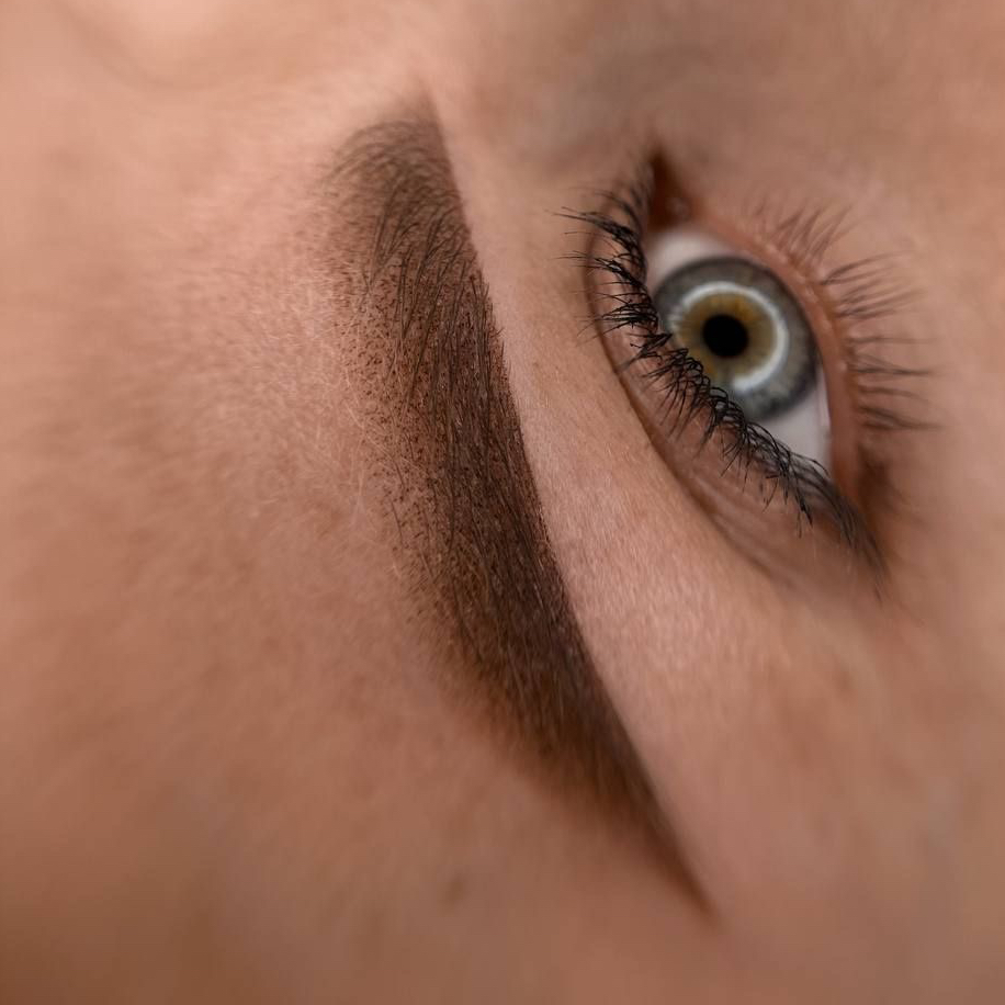 Пудровое напыление бровей