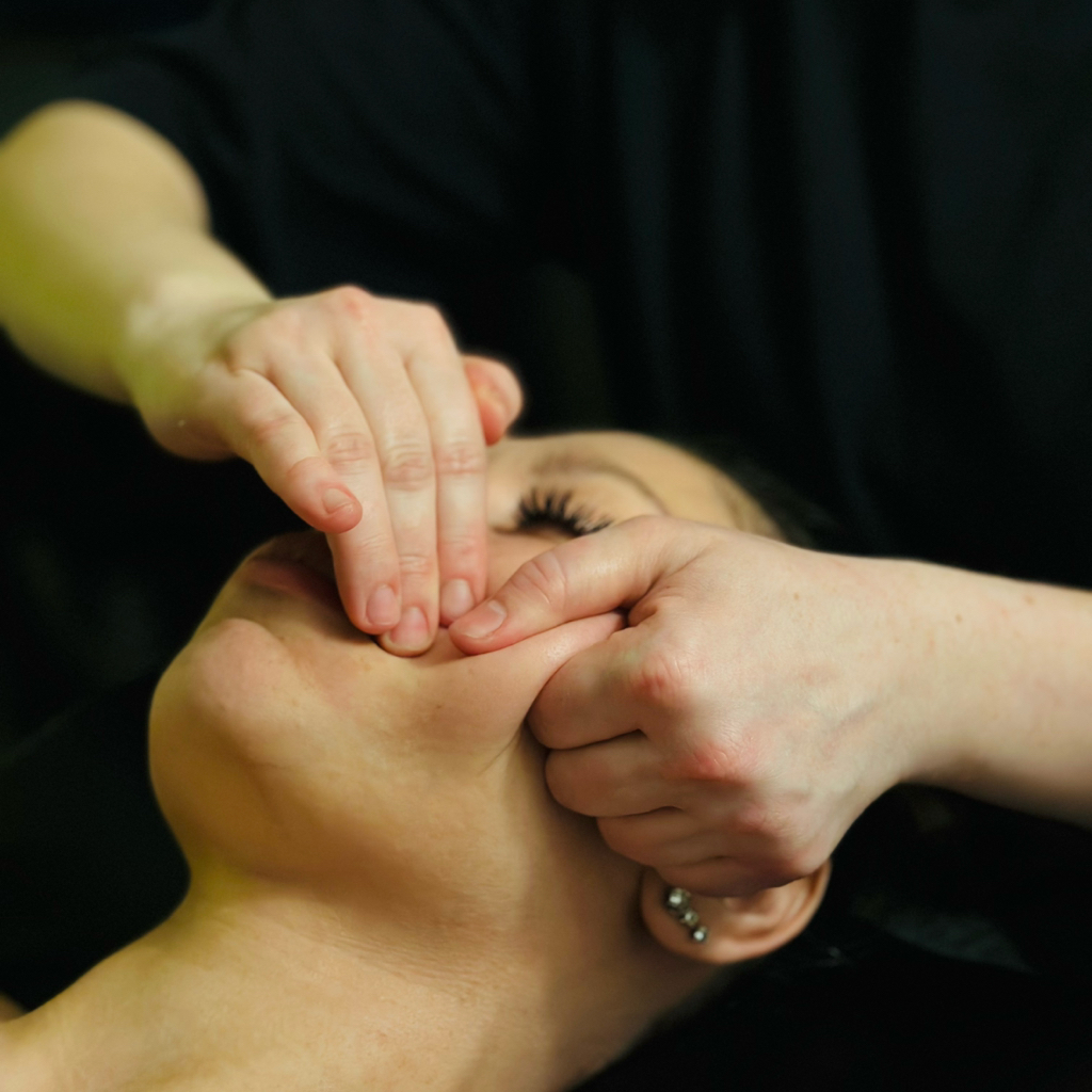 Массаж лица сухой (фасциальный)