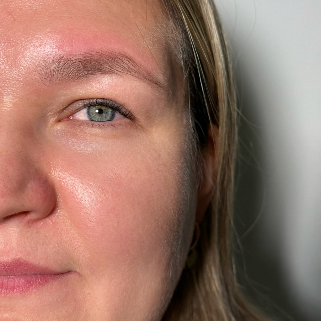 Комплекс: ламинирование ресниц + оформление бровей