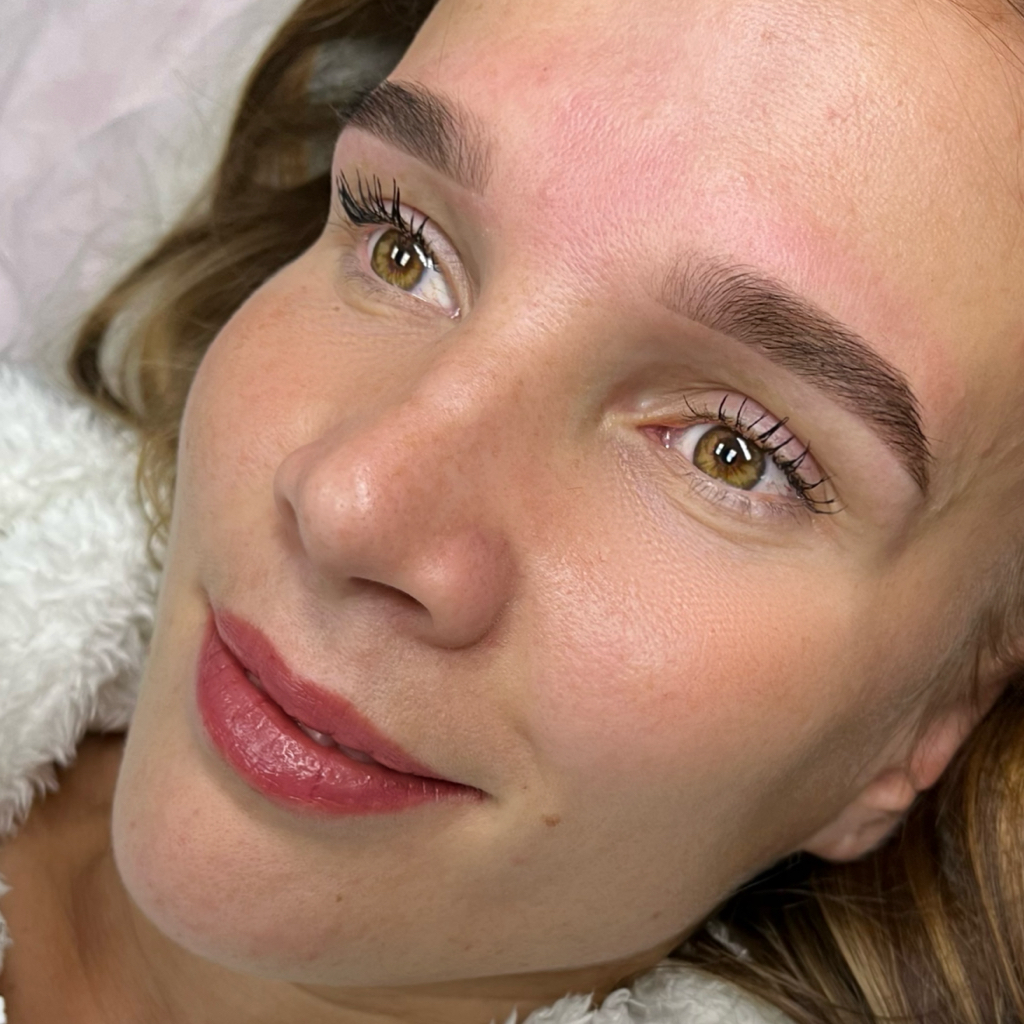 Оформление и окрашивание бровей