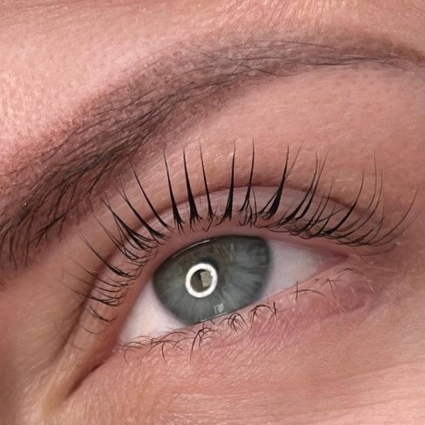 Ламинирование ресниц с окрашиванием и уходом