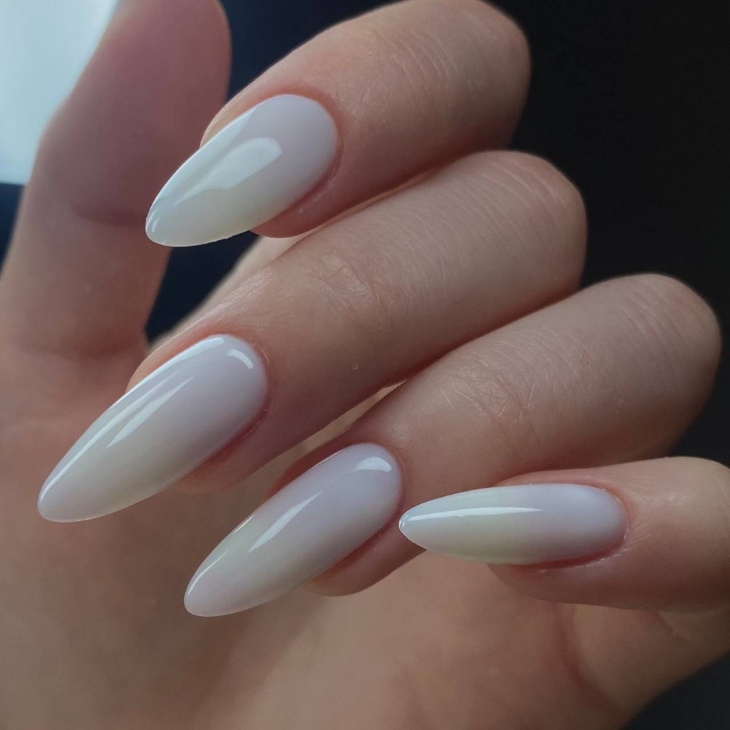 Маникюр с однотонным покрытием с длинной ногтей выше 2ки (со снятием покрытия салона)+200р