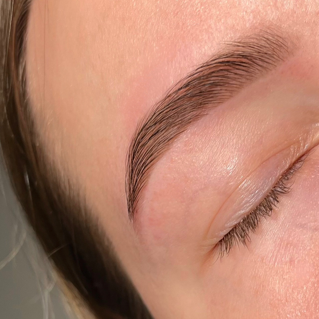 Окрашивание бровей