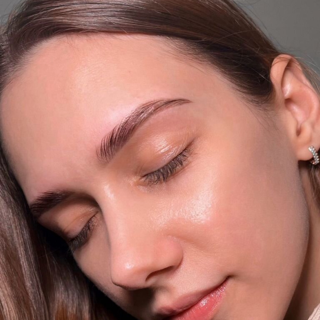 Осветление бровей с окрашиванием