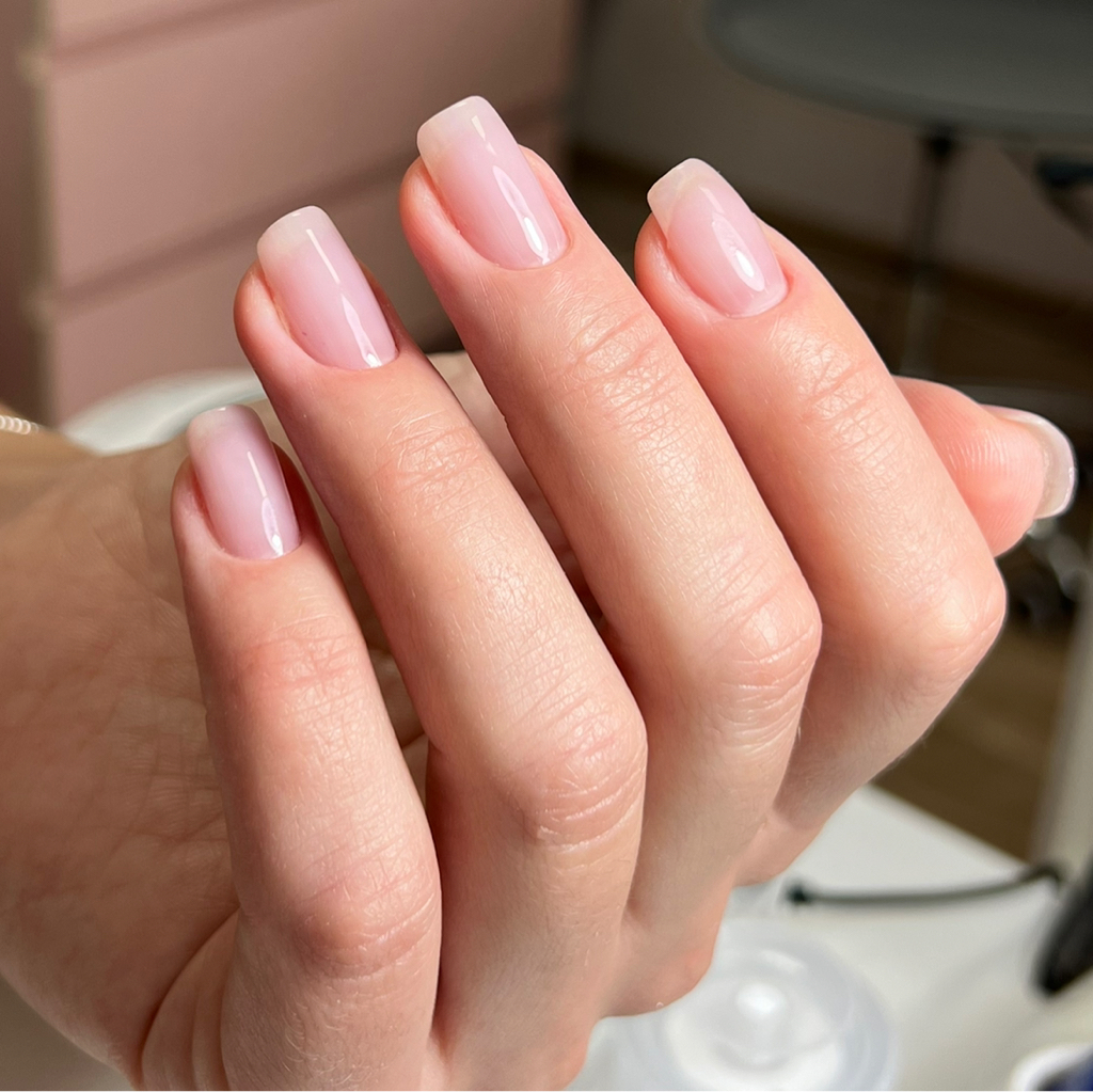 Маникюр с покрытием гель-лак Мастер