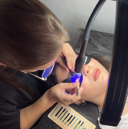 Наращивание ресниц (классика)