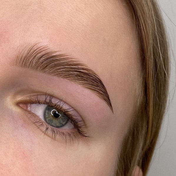 Коррекция с окрашиванием бровей