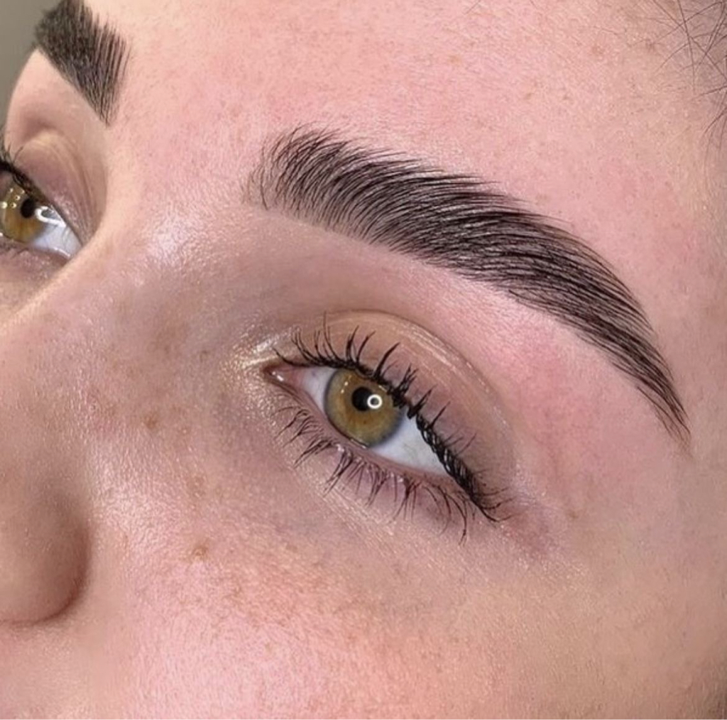 Окрашивание бровей