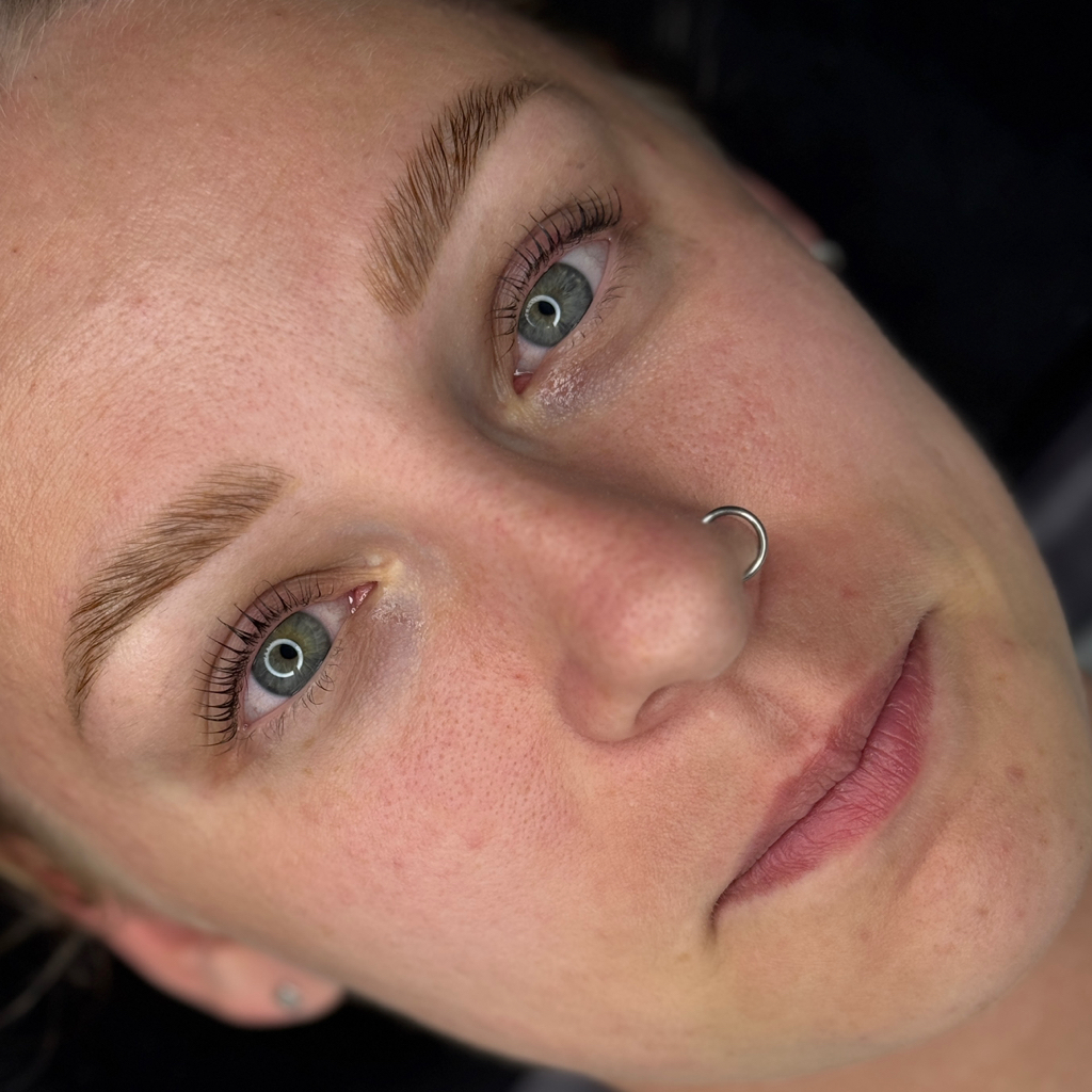 Ламинирование ресниц + Долговременная укладка бровей