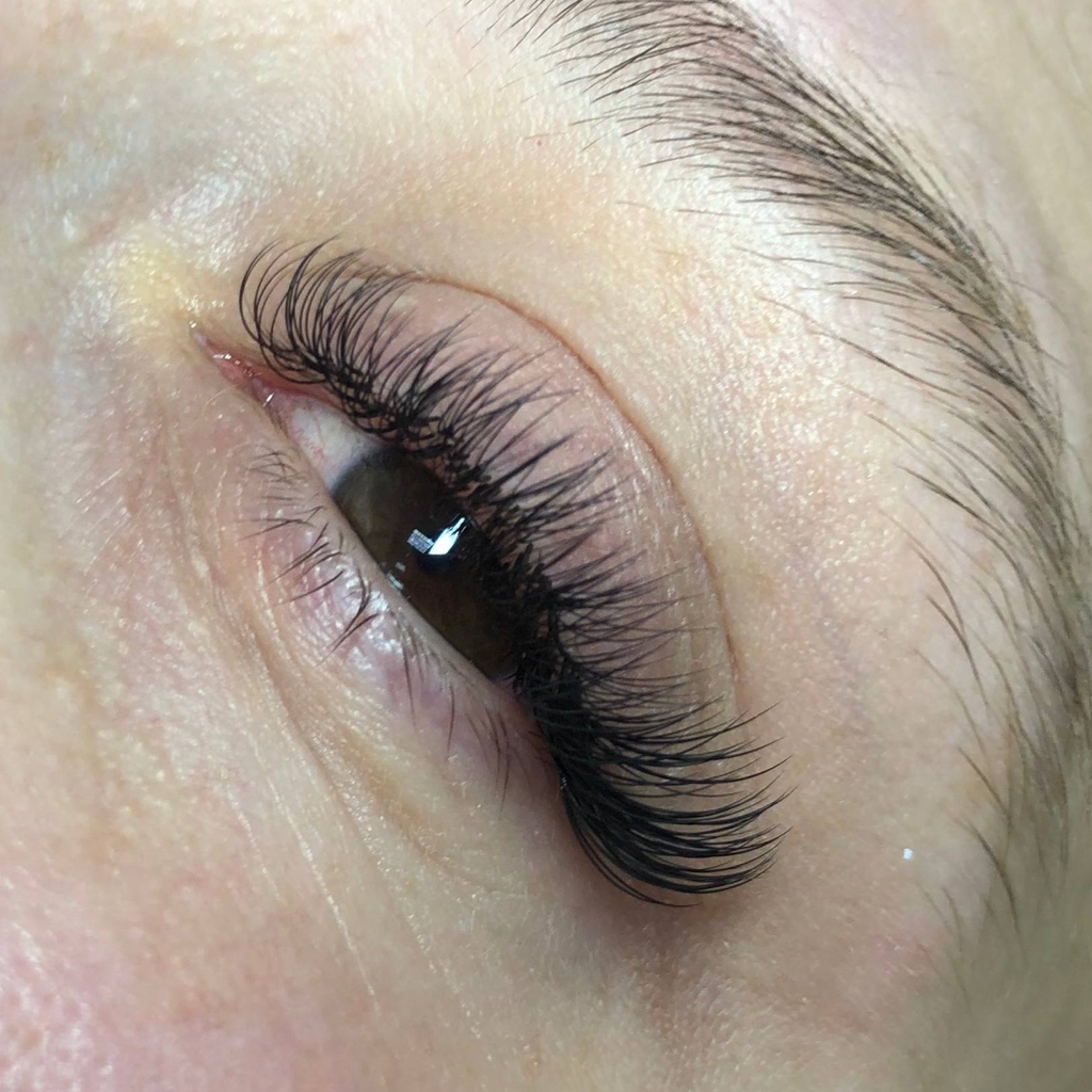 Наращивание ресниц 3D