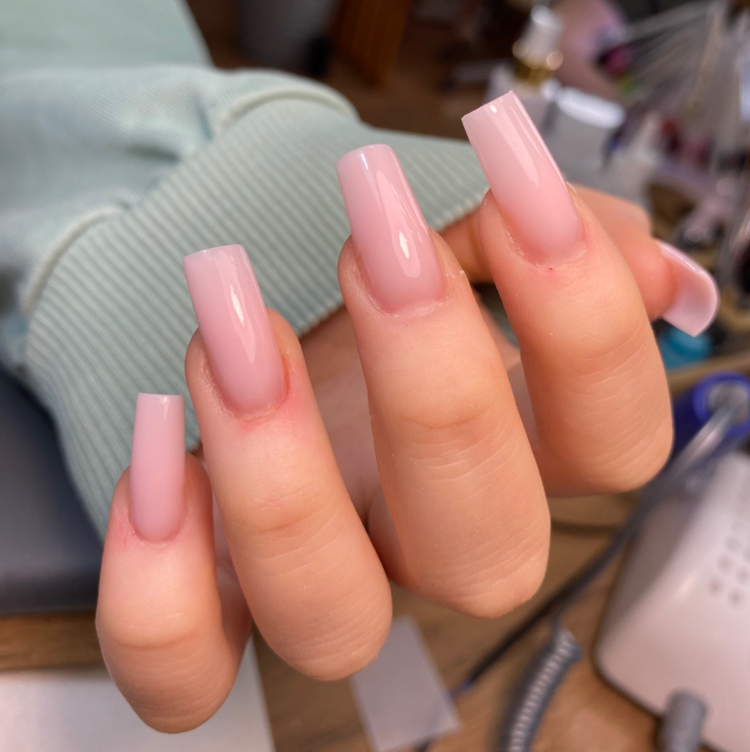 Маникюр с покрытием гель-лак и наращиванием