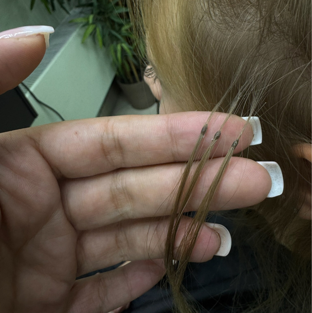 Снятие наращенных волос до 300  капсул