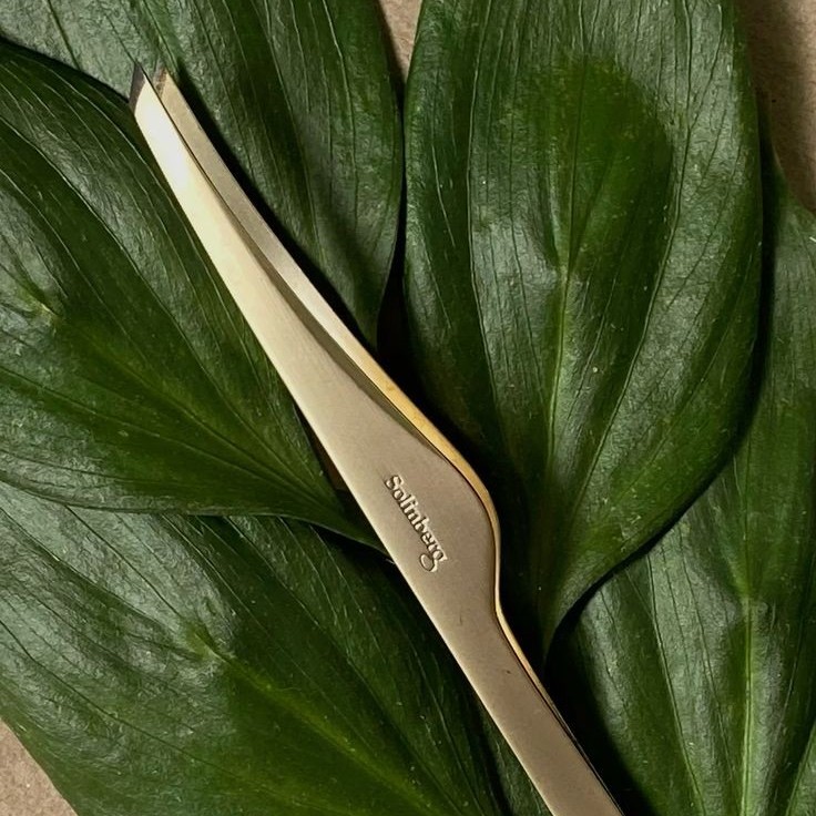 Коррекция бровей (с прореживанием/пинцет/воск/уход за волосом/укладка гелем)