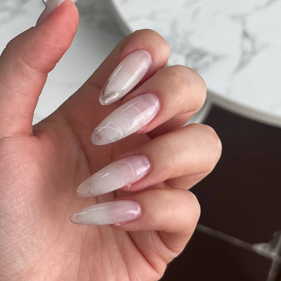 Коррекция нарощенных ногтей.