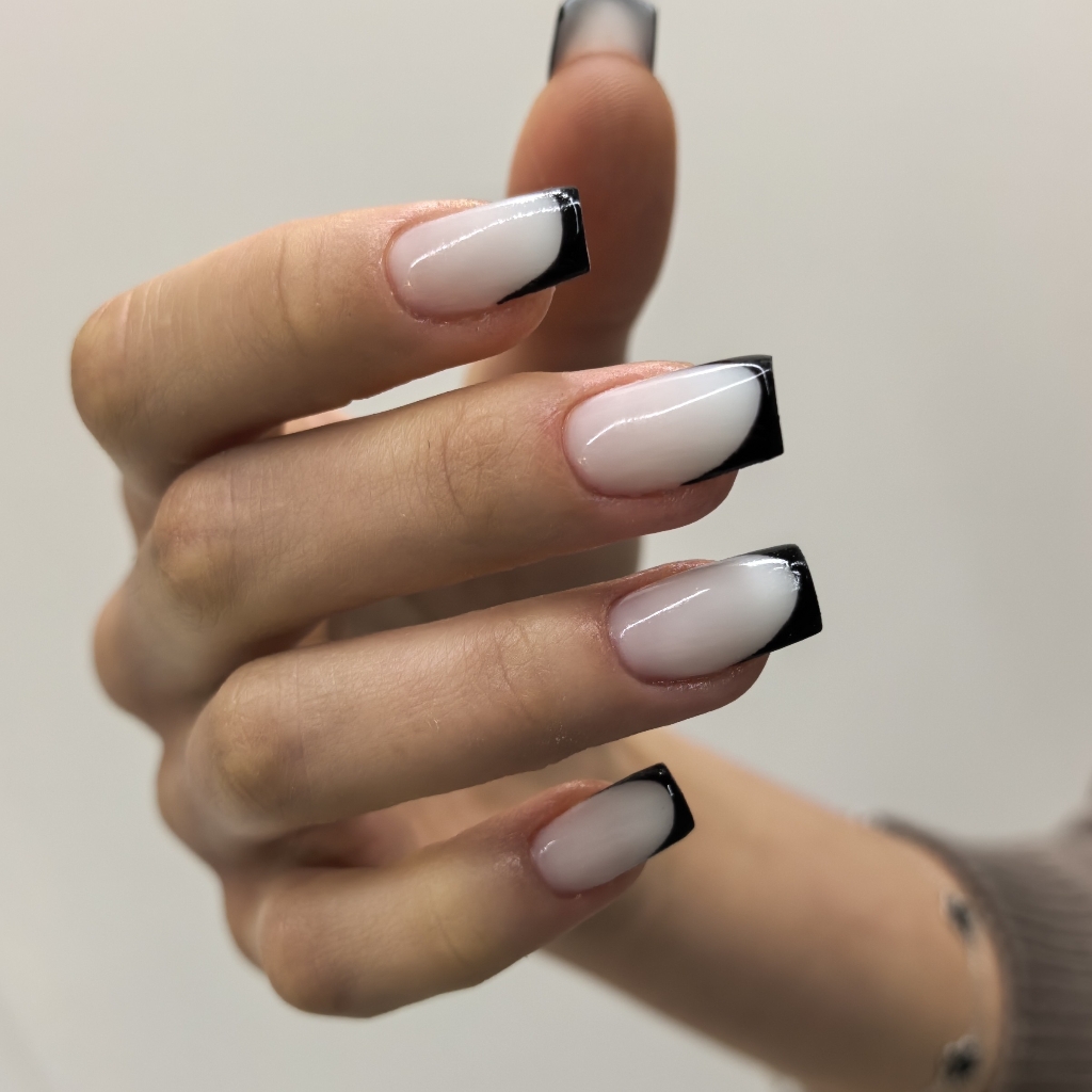 Дизайн (10 ногтей)  френч, лунки, втирка, глиттер, фольга