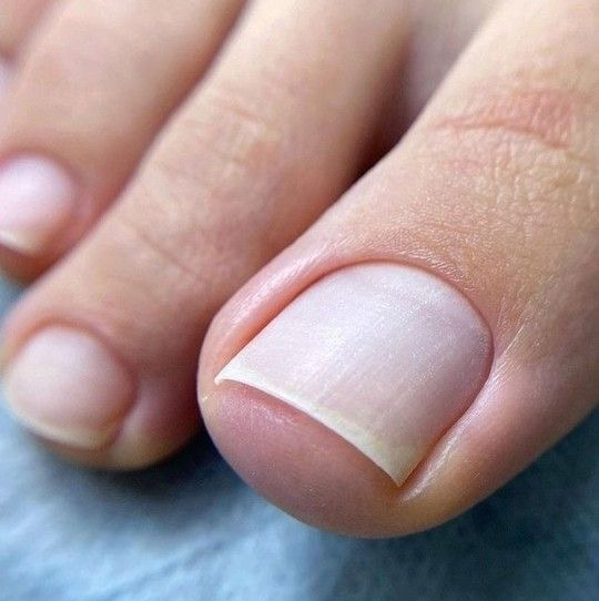 Мини Педикюр БЕЗ гель-покрытия + лак 8/1=6000 тг  TOP-мастер 1 категории