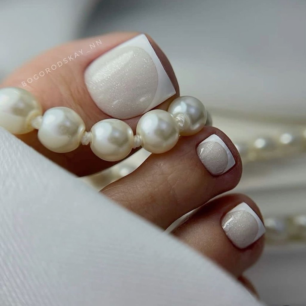 Мини Педикюр(обработка только пальчиков)  + покрытие = 8500 тг  TOP-мастер 1 категории