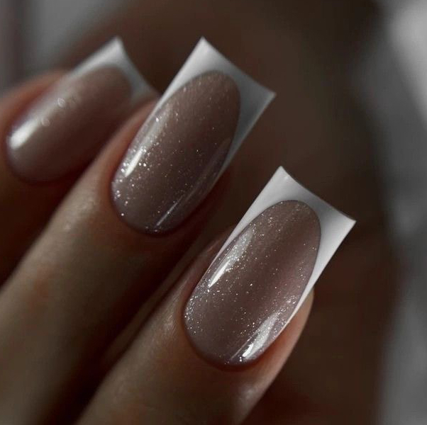 Снятие + маникюр + покрытие = 8500 тг (ремонт / сложные дизайны оплата отдельно)