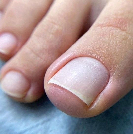 Мини Педикюр БЕЗ гель-покрытия + лак 8/1 =5000 тг | TOP-мастер 2 категории