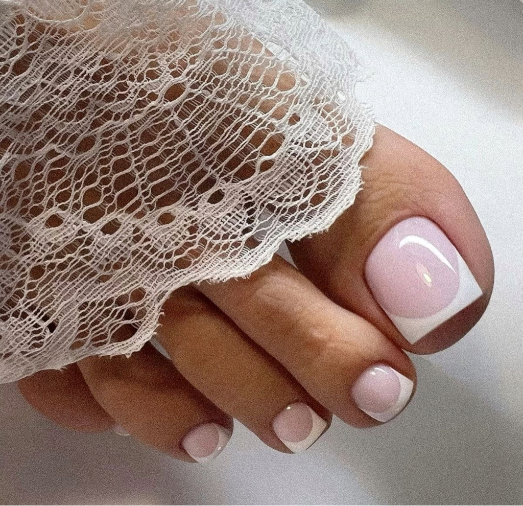 Педикюр SMART/Classic + покрытие = 12.000 тг  TOP-мастер 1 категории