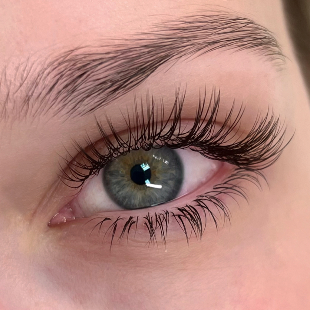 Наращивание нижних ресниц