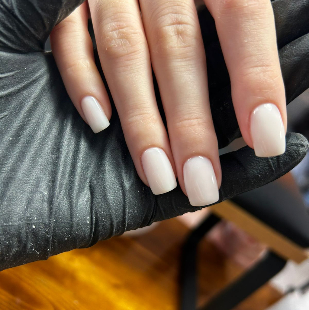 Маникюр и укрепление гелем