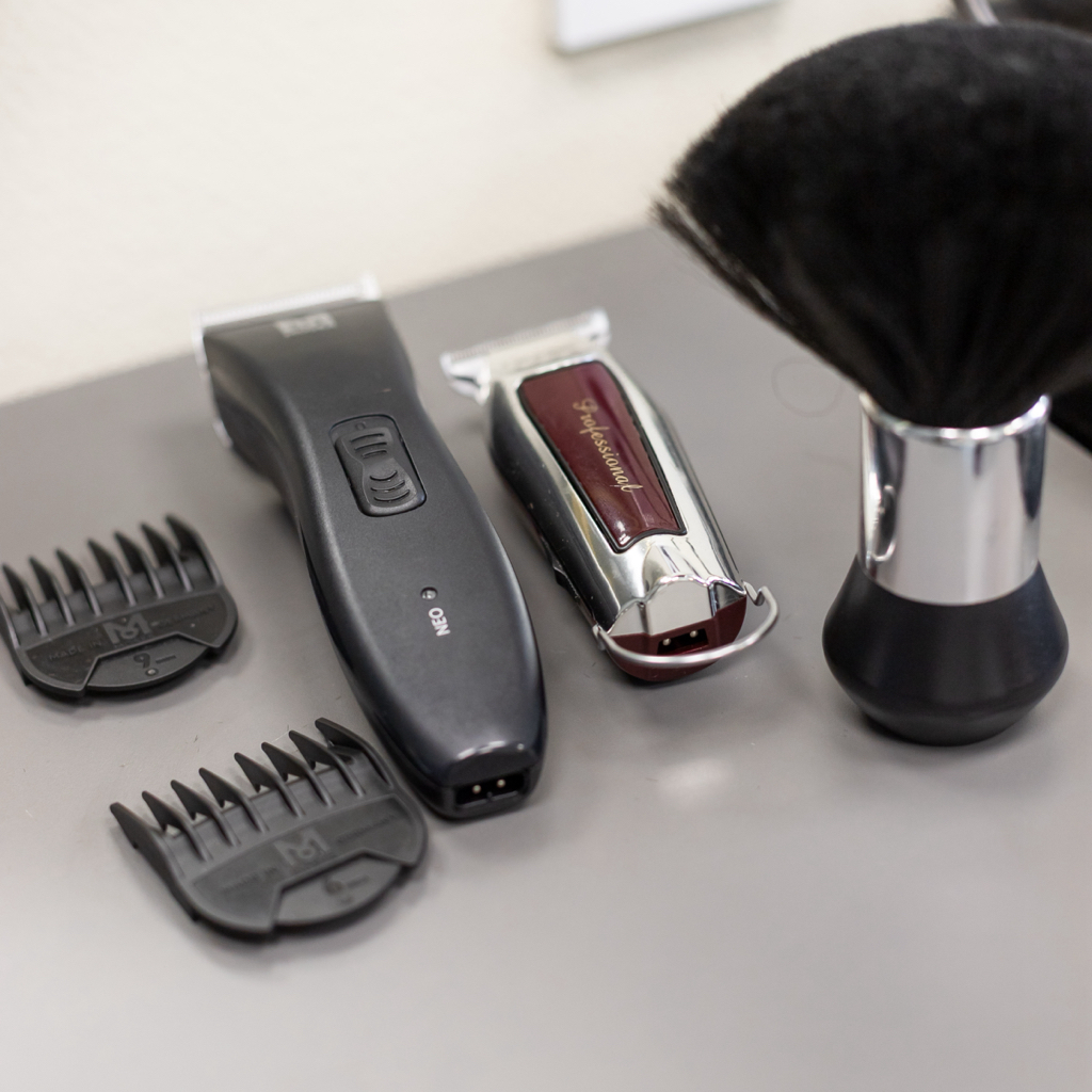 Мужская стрижка под машинку (несколько насадок)