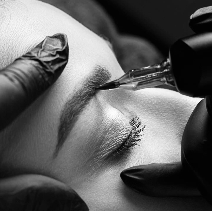 Перманентный макияж бровей