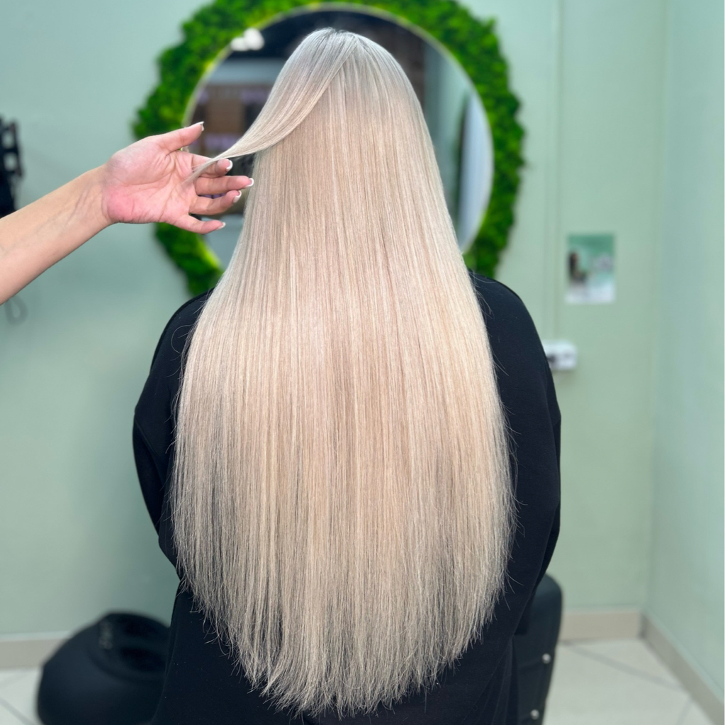 Наращивание волос примерно 500 капсул.