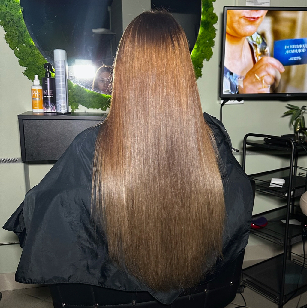 Наращивание волос примерно 200 капсул.