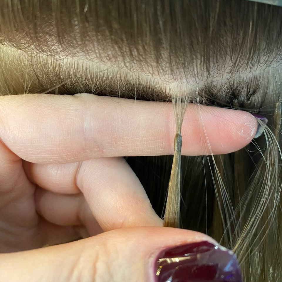 Коррекция нарощенных волос