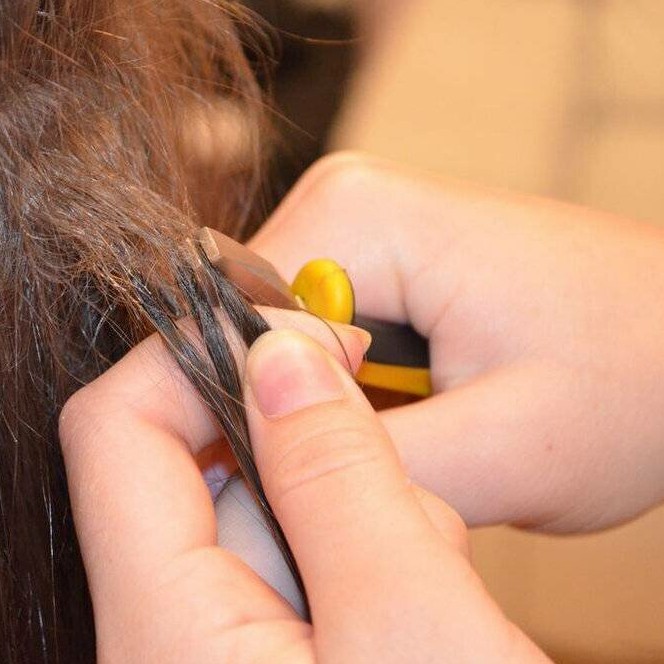 Снятие наращенных волос