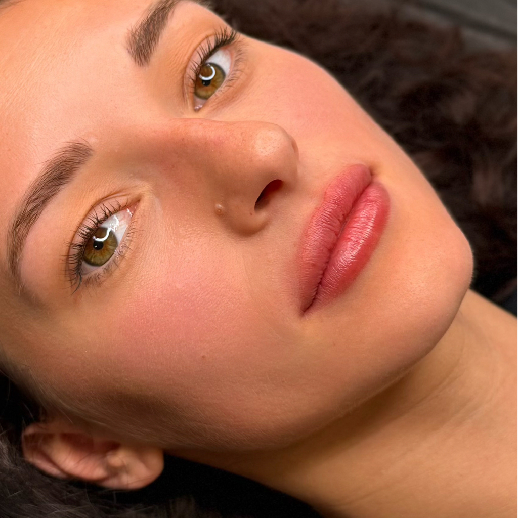 Перманентый макияж губ