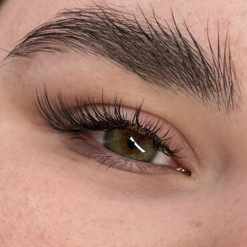 Наращивание ресниц 2,5-10D без нижних ресниц