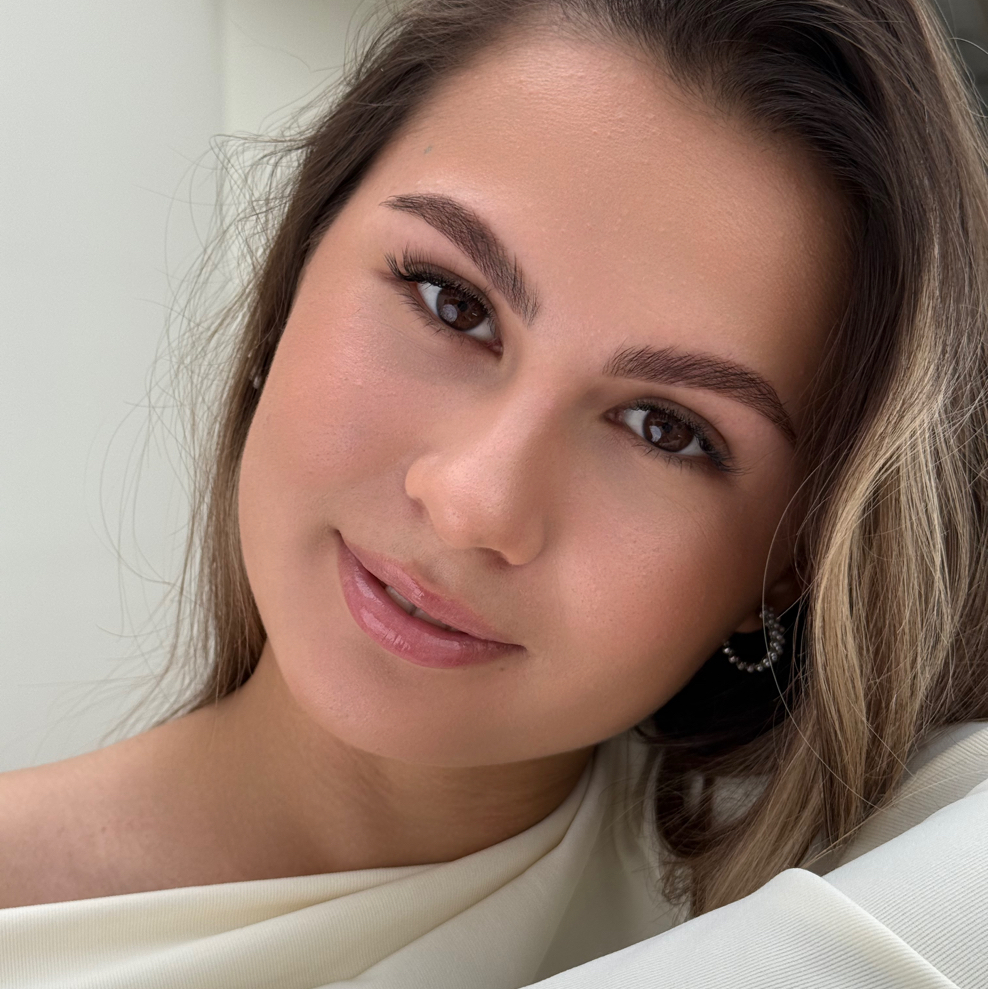 Натуральное окрашивание бровей  (коррекция, прореживание и уход)