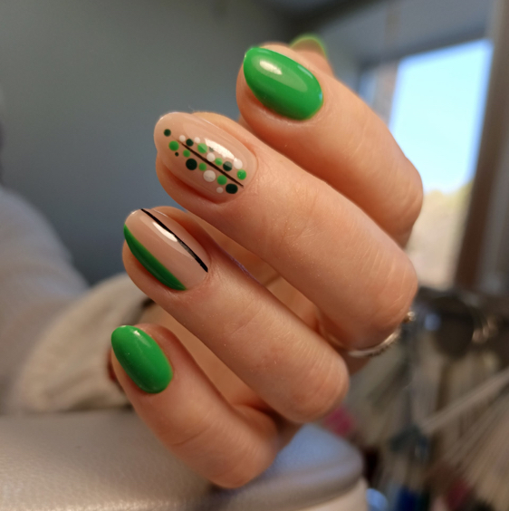 Дизайн от руки ✍️, на 4 ногтях , мастер Марина