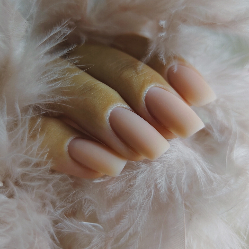 Маникюр с покрытием гель-лак