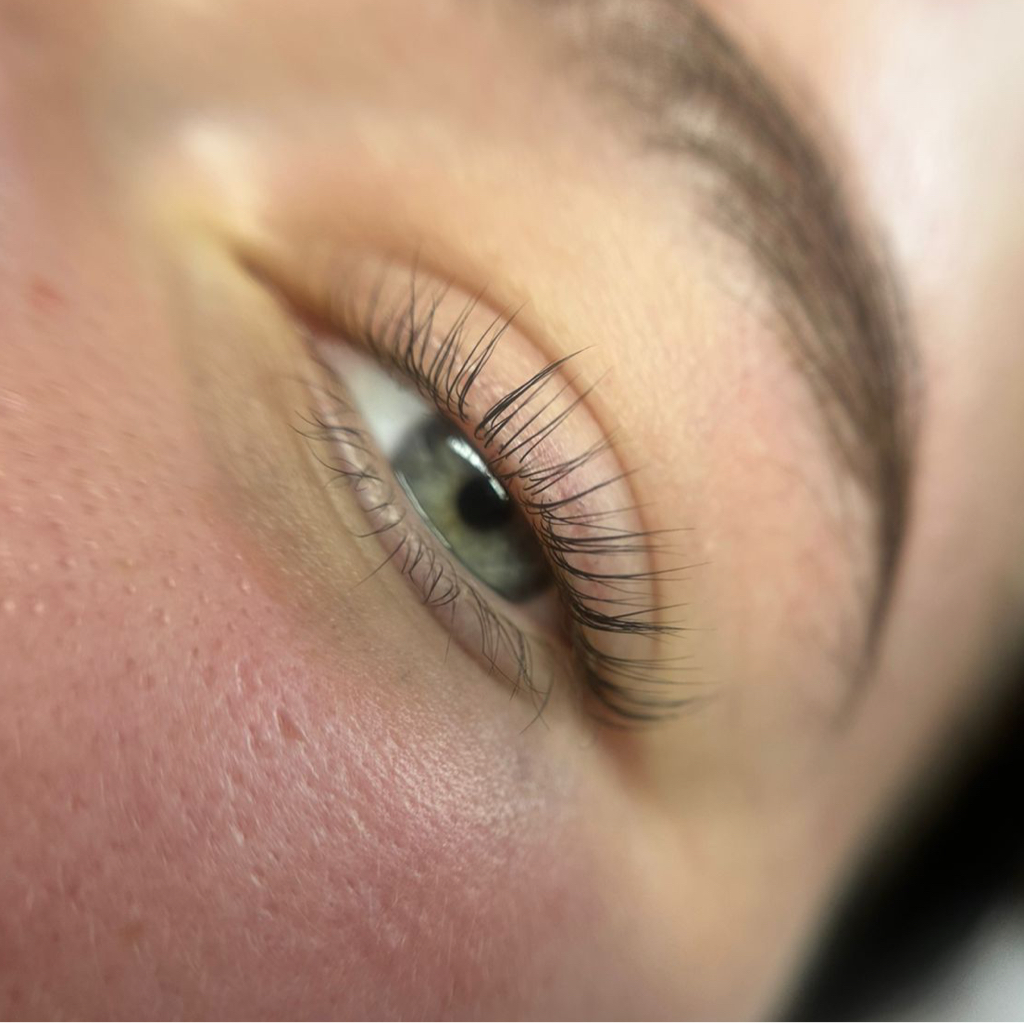 Ламинирование ресниц с окрашиванием и уходом