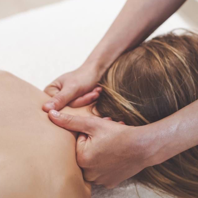 Массаж спины и шейно-воротниковой зоны (женщины)