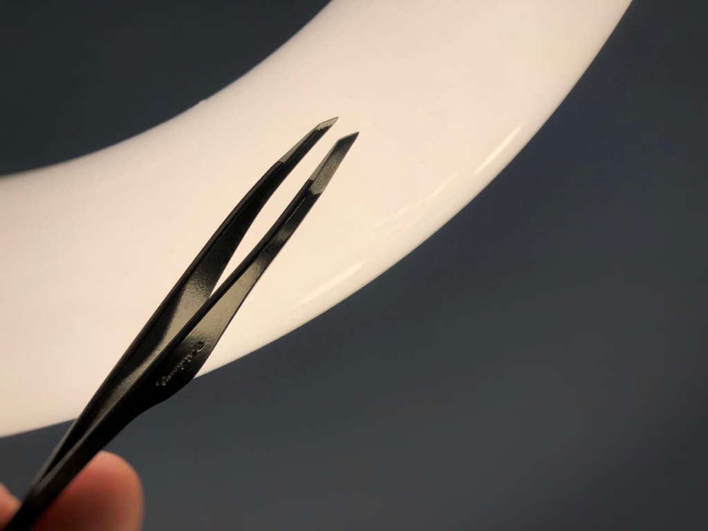 Коррекция бровей (воск+пинцет)