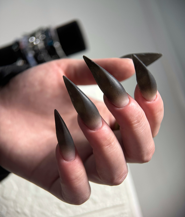 Наращивание ногтей (когти/эдж)