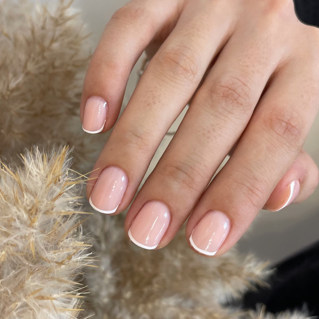 Маникюр с покрытием гель-лак