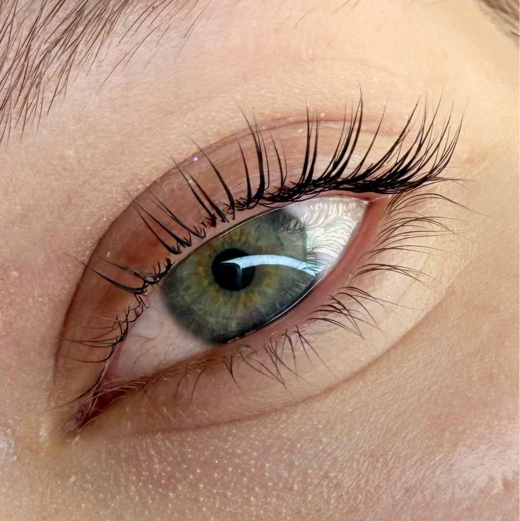 Ламинирование верхних ресниц